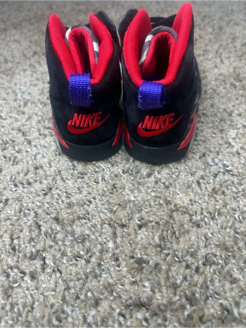 four pairs of shoes that need to be repair look at pictures